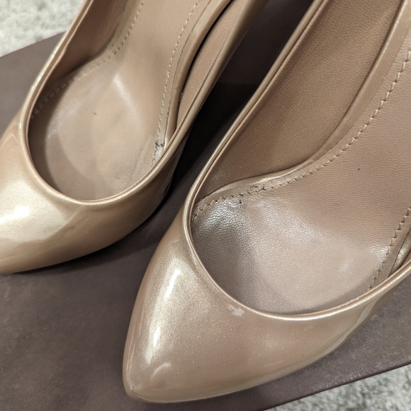 Louis Vuitton patent leather tan pump - Picture 3 of 6